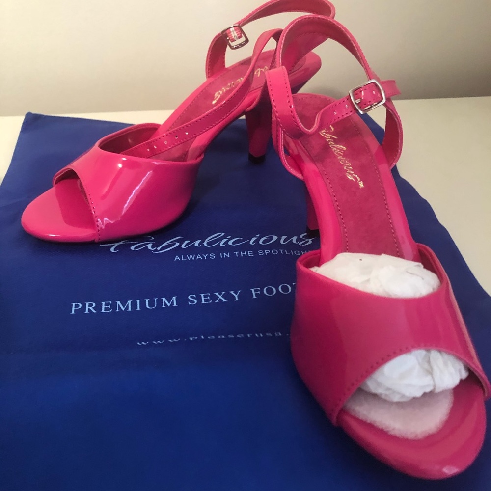 Pink pin up style mid heels